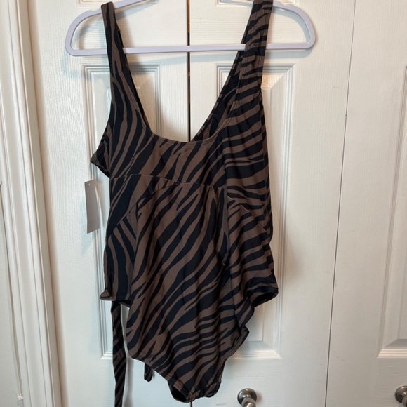 Meet Curve size 3x bathing suit - Picture 6 of 9